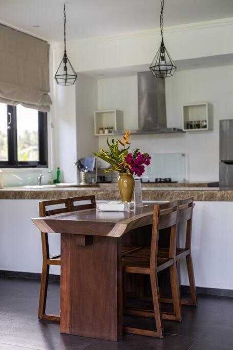 Apartment Deluxe Apartment, 75 M From Surf Spot Balian